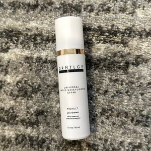 Tinted Moisturizer with SPF46 ( Universal Color )